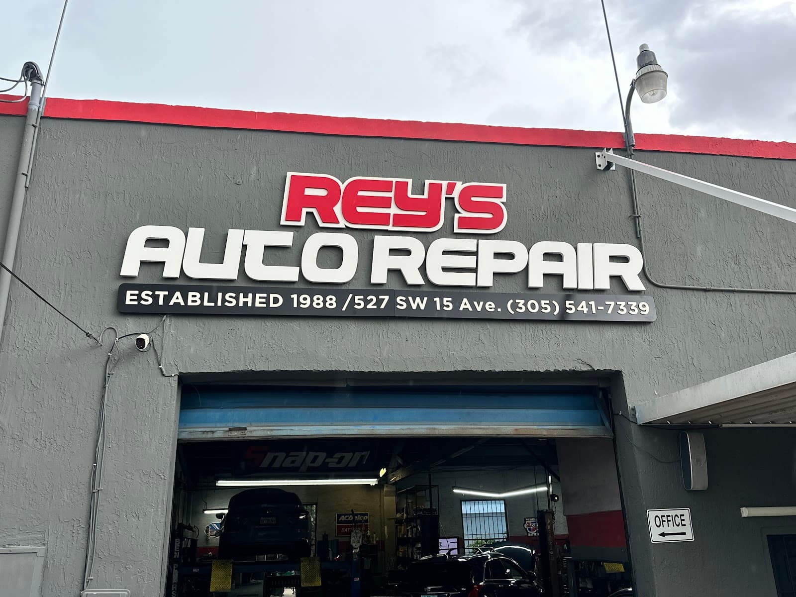 Rey's Auto Repair Shop in Miami, Florida
