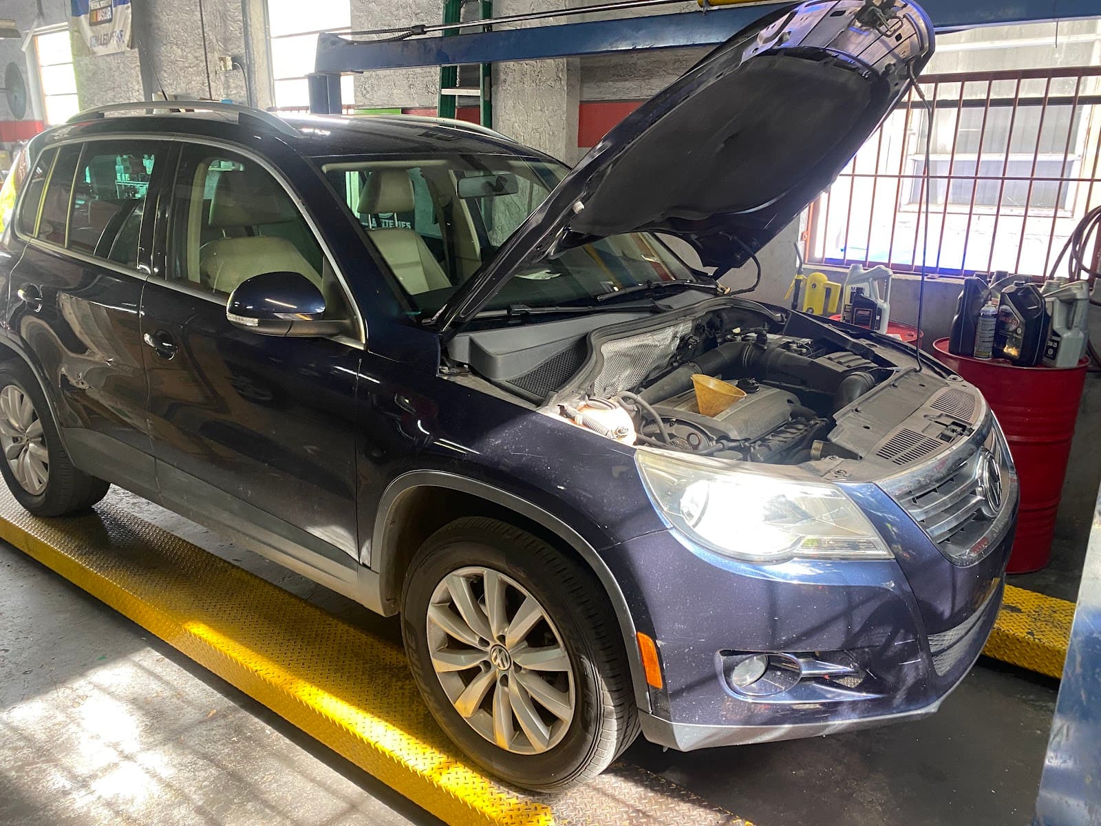 Rey's Auto Repair Shop service bay